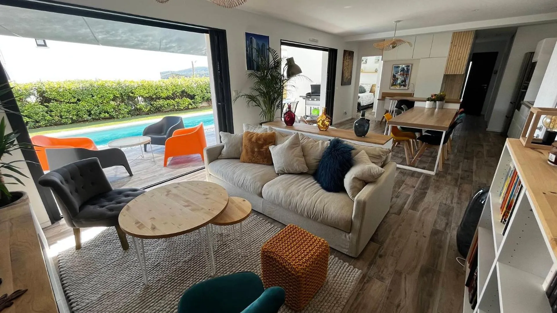 Villa 3 Chambres Piscine Petanque Clim 勒卡斯特雷特